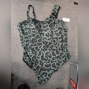 NWT! Size 4XL. EVRI One Piece Swim Suit. leopard/camo print.